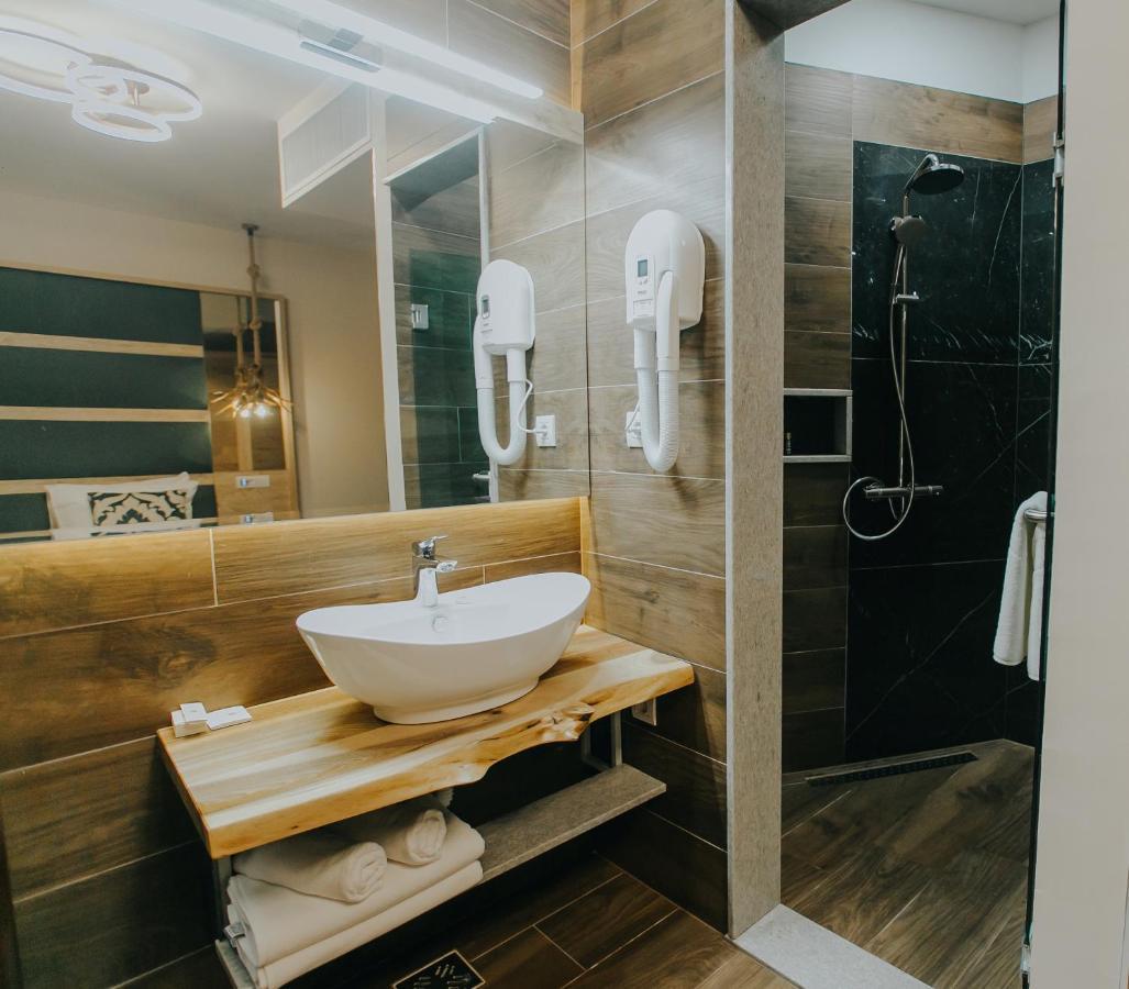 Lostrita - Pastravrie, Hotel & SPA Baia Mare Extérieur photo
